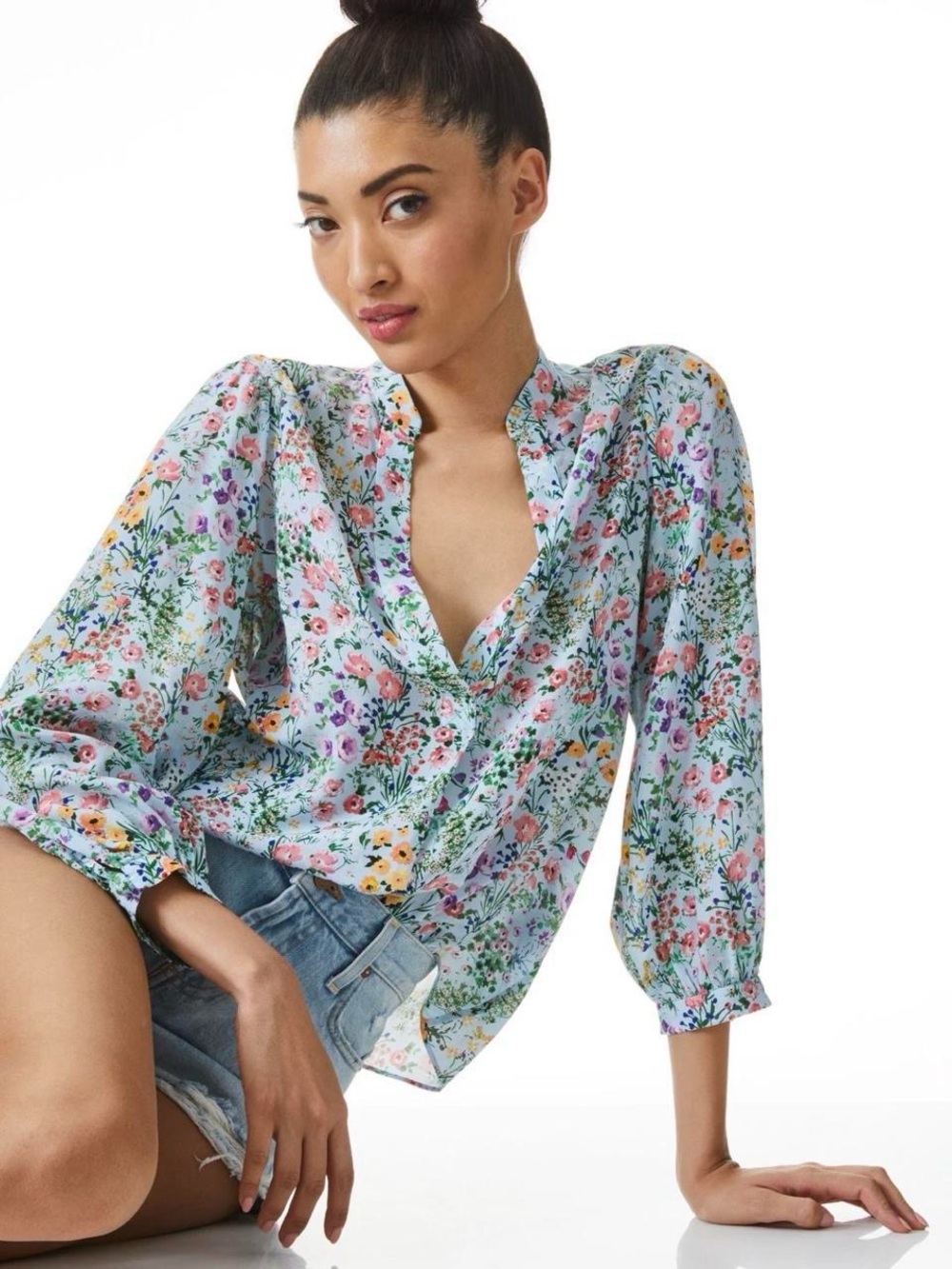 Alice + Olivia 100% silk sheila floral henley top
